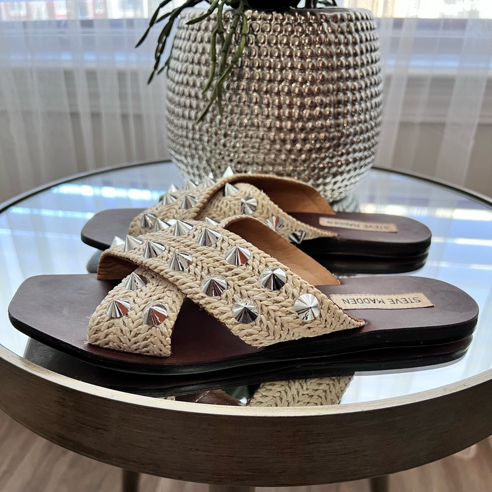 Woman’s Woven Spike Steve Madden Sandals 🩴